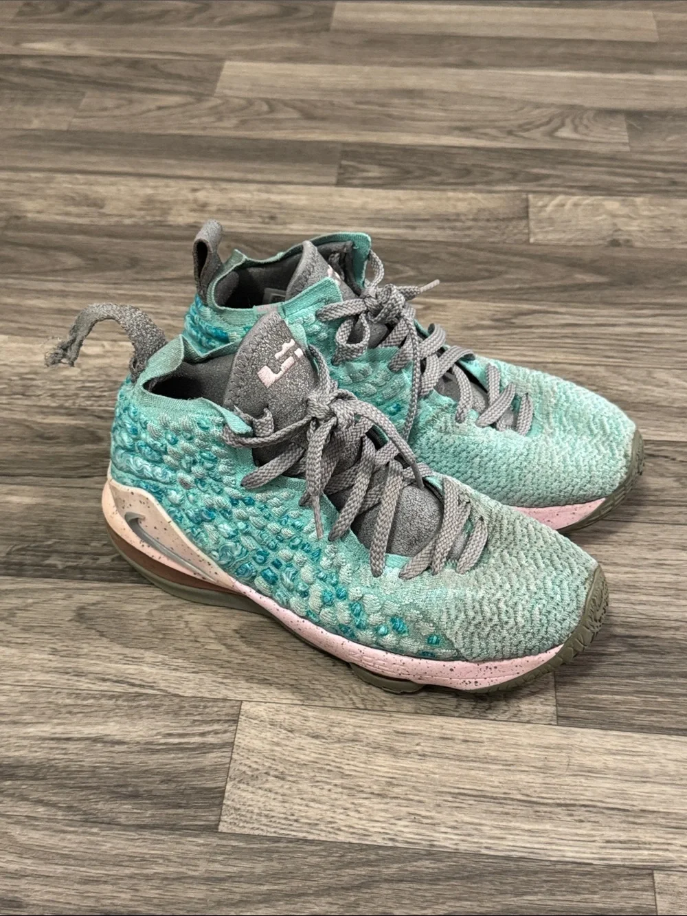 Nike LeBron 17 GS South Beach basketball shoes youth sz 5.5Y, as is